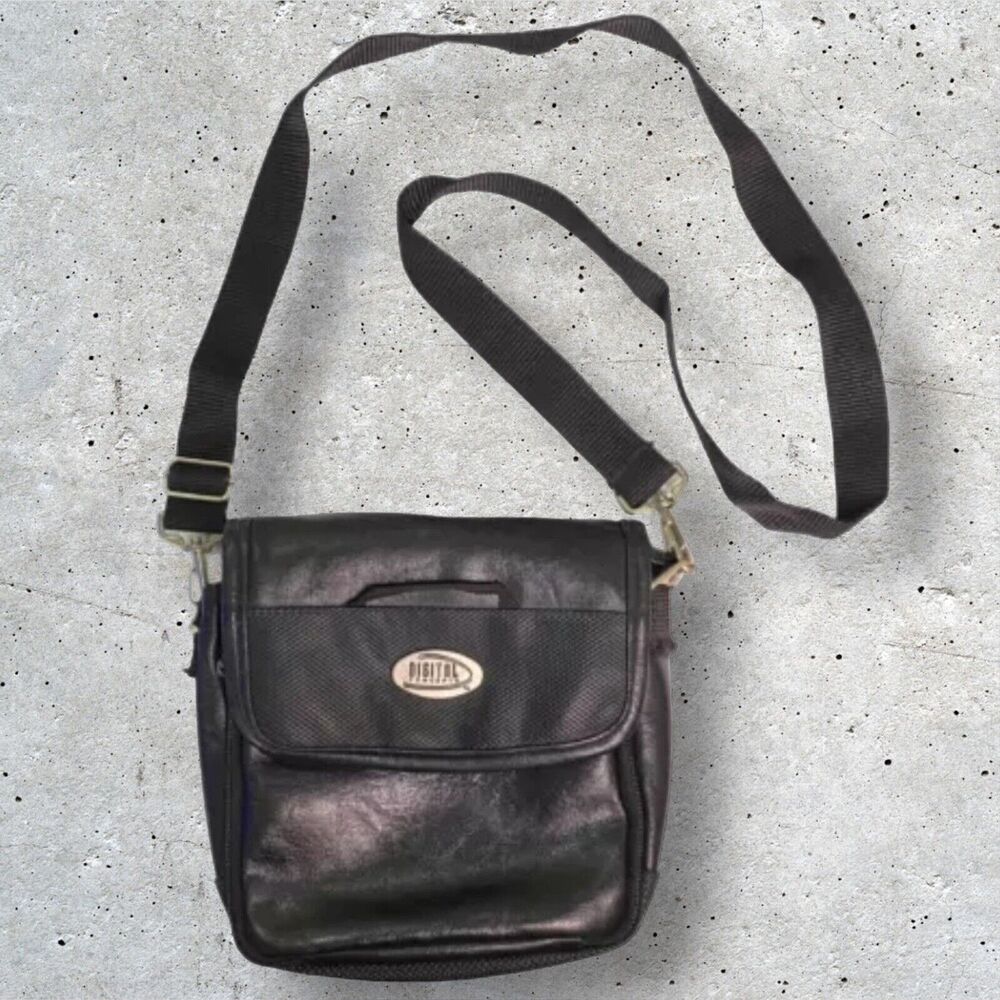 Digital Concepts Camera Carrying Case Crossbody Faux Leather Front Zip